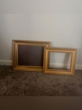 Gold picture frames lot of 2